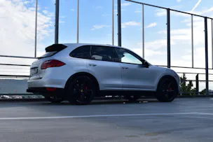 PORSCHE CAYENNE TURBO BLACK l 500 PS