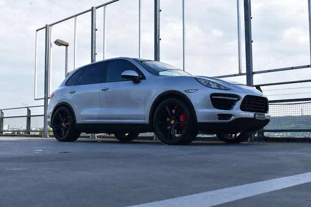 PORSCHE CAYENNE TURBO BLACK l 500 PS