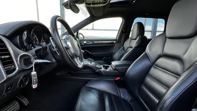 PORSCHE CAYENNE TURBO BLACK l 500 PS