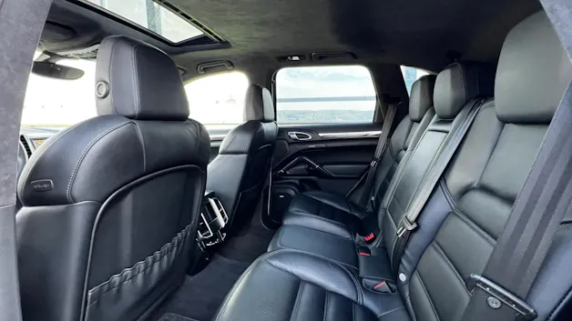 PORSCHE CAYENNE TURBO BLACK l 500 PS