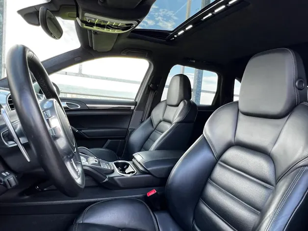 PORSCHE CAYENNE TURBO BLACK l 500 PS