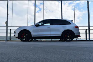 PORSCHE CAYENNE TURBO BLACK l 500 PS