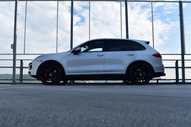 PORSCHE CAYENNE TURBO BLACK l 500 PS