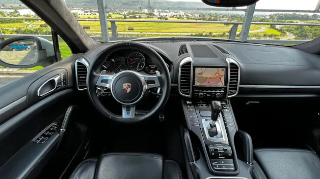PORSCHE CAYENNE TURBO BLACK l 500 PS