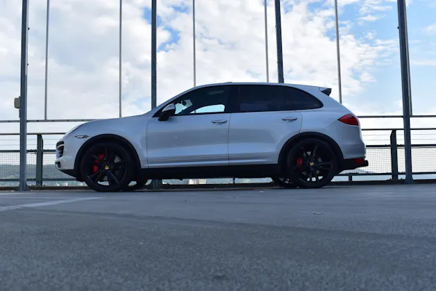 PORSCHE CAYENNE TURBO BLACK l 500 PS