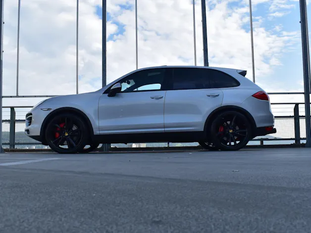 PORSCHE CAYENNE TURBO BLACK l 500 PS