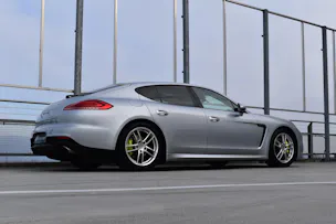 PORSCHE PANAMERA S E-HYBRID l 416 PS
