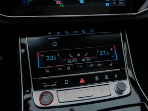 AUDI SQ7 TFSI quattro tiptronic * Facelift*7 Plätzer*Panorama*B&O*AHK
