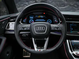 AUDI SQ7 TFSI quattro tiptronic * Facelift*7 Plätzer*Panorama*B&O*AHK