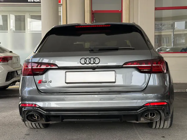 AUDI RS4 Avant quattro tiptronic