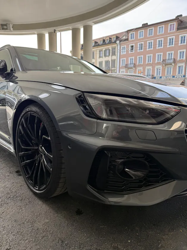 AUDI RS4 Avant quattro tiptronic