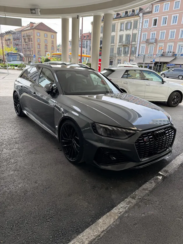 AUDI RS4 Avant quattro tiptronic