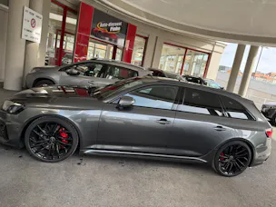 AUDI RS4 Avant quattro tiptronic