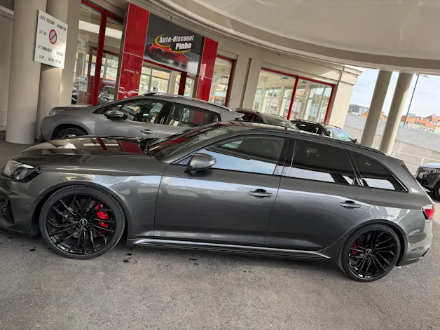 AUDI RS4 Avant quattro tiptronic