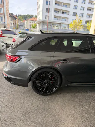 AUDI RS4 Avant quattro tiptronic