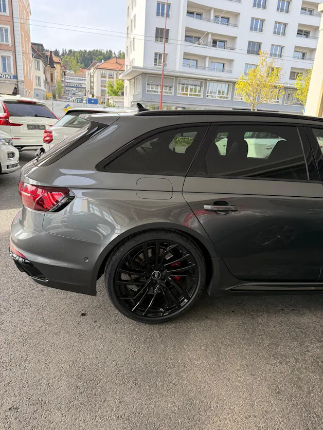AUDI RS4 Avant quattro tiptronic