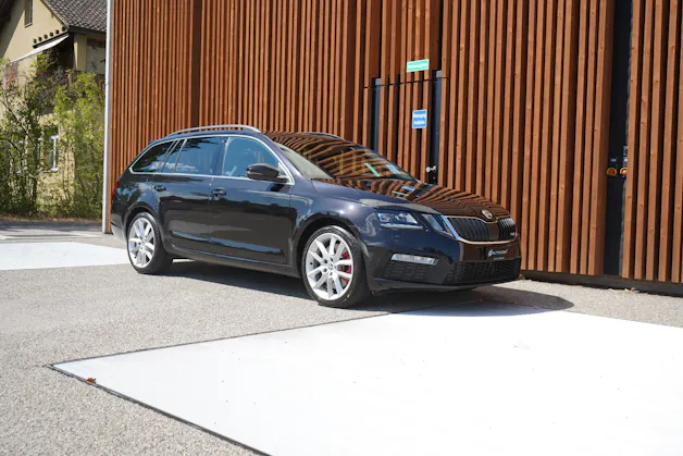 SKODA OCTAVIA COMBI 2.0 TSI RS DSG l 230 PS