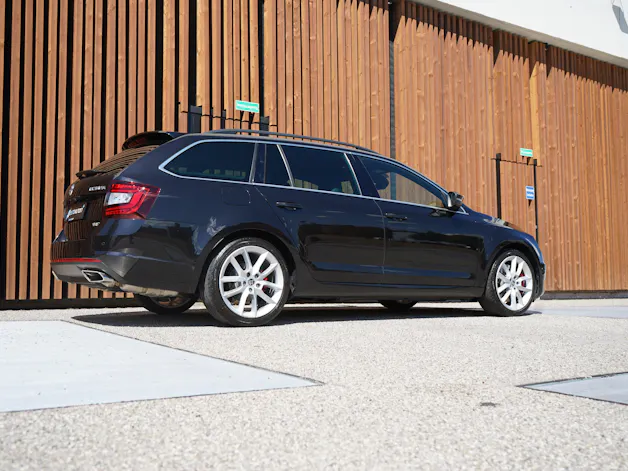 SKODA OCTAVIA COMBI 2.0 TSI RS DSG l 230 PS