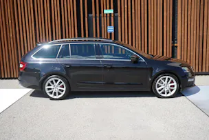 SKODA OCTAVIA COMBI 2.0 TSI RS DSG l 230 PS