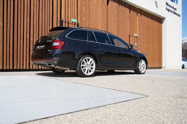 SKODA OCTAVIA COMBI 2.0 TSI RS DSG l 230 PS