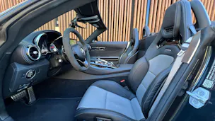 MERCEDES-BENZ AMG GT ROADSTER BLACK SPEEDSHIFT DCT l 476 PS
