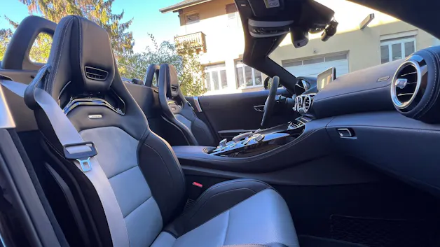 MERCEDES-BENZ AMG GT ROADSTER BLACK SPEEDSHIFT DCT l 476 PS