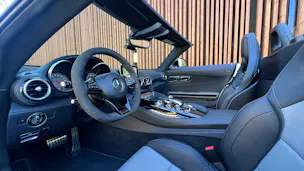 MERCEDES-BENZ AMG GT ROADSTER BLACK SPEEDSHIFT DCT l 476 PS
