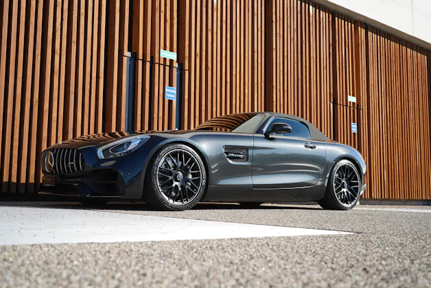 MERCEDES-BENZ AMG GT ROADSTER BLACK SPEEDSHIFT DCT l 476 PS