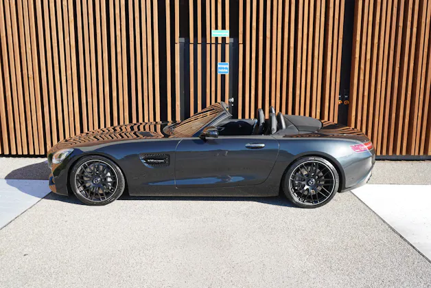 MERCEDES-BENZ AMG GT ROADSTER BLACK SPEEDSHIFT DCT l 476 PS