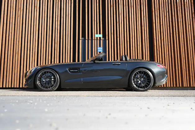 MERCEDES-BENZ AMG GT ROADSTER BLACK SPEEDSHIFT DCT l 476 PS