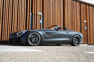 MERCEDES-BENZ AMG GT ROADSTER BLACK SPEEDSHIFT DCT l 476 PS