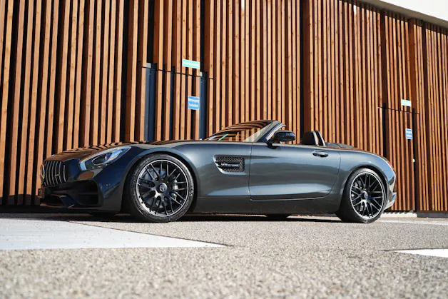 MERCEDES-BENZ AMG GT ROADSTER BLACK SPEEDSHIFT DCT l 476 PS