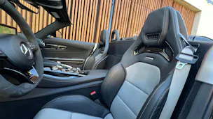 MERCEDES-BENZ AMG GT ROADSTER BLACK SPEEDSHIFT DCT l 476 PS