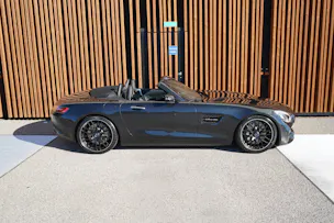 MERCEDES-BENZ AMG GT ROADSTER BLACK SPEEDSHIFT DCT l 476 PS