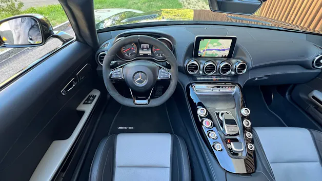 MERCEDES-BENZ AMG GT ROADSTER BLACK SPEEDSHIFT DCT l 476 PS