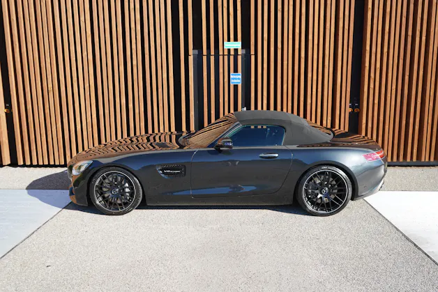 MERCEDES-BENZ AMG GT ROADSTER BLACK SPEEDSHIFT DCT l 476 PS