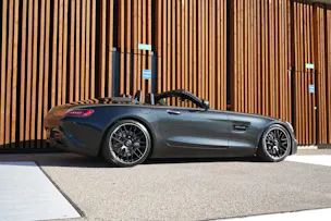 MERCEDES-BENZ AMG GT ROADSTER BLACK SPEEDSHIFT DCT l 476 PS