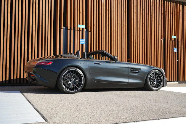 MERCEDES-BENZ AMG GT ROADSTER BLACK SPEEDSHIFT DCT l 476 PS