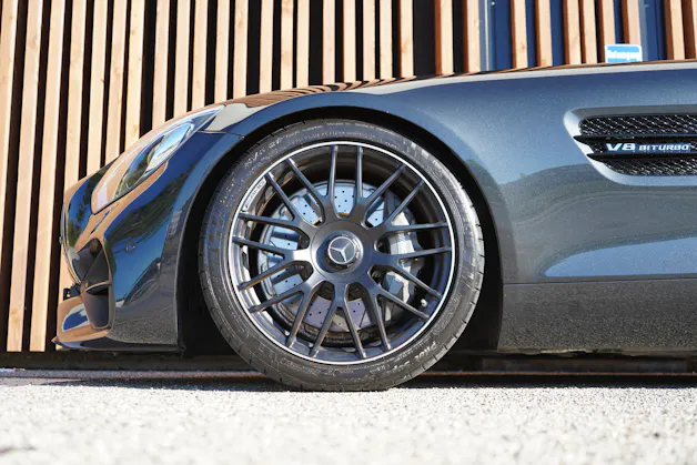 MERCEDES-BENZ AMG GT ROADSTER BLACK SPEEDSHIFT DCT l 476 PS