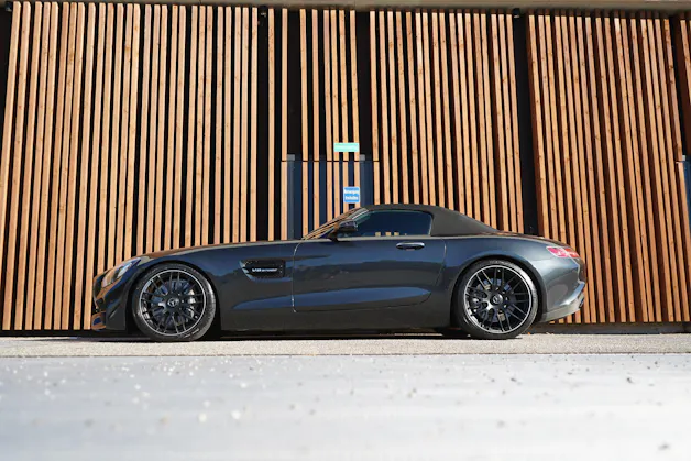 MERCEDES-BENZ AMG GT ROADSTER BLACK SPEEDSHIFT DCT l 476 PS