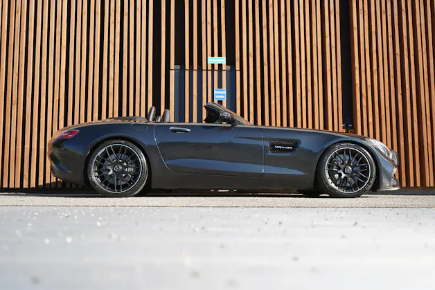 MERCEDES-BENZ AMG GT ROADSTER BLACK SPEEDSHIFT DCT l 476 PS