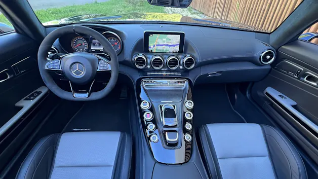 MERCEDES-BENZ AMG GT ROADSTER BLACK SPEEDSHIFT DCT l 476 PS