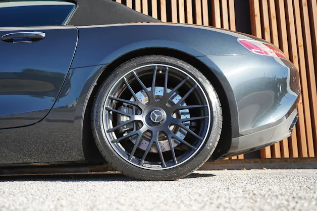 MERCEDES-BENZ AMG GT ROADSTER BLACK SPEEDSHIFT DCT l 476 PS