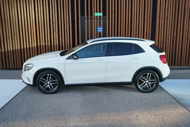 MERCEDES-BENZ GLA 220 CDI URBAN NIGHT 4MATIC 7G-DCT l 170 PS
