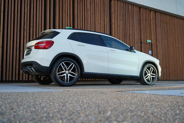 MERCEDES-BENZ GLA 220 CDI URBAN NIGHT 4MATIC 7G-DCT l 170 PS