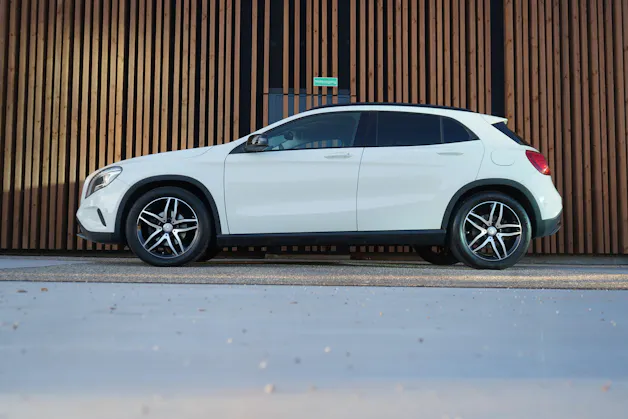 MERCEDES-BENZ GLA 220 CDI URBAN NIGHT 4MATIC 7G-DCT l 170 PS