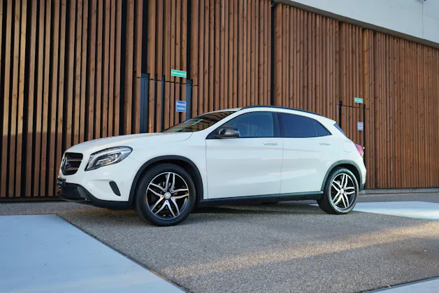 MERCEDES-BENZ GLA 220 CDI URBAN NIGHT 4MATIC 7G-DCT l 170 PS