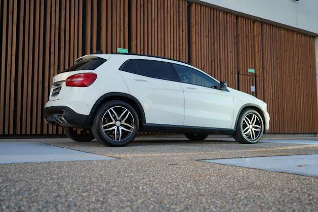 MERCEDES-BENZ GLA 220 CDI URBAN NIGHT 4MATIC 7G-DCT l 170 PS