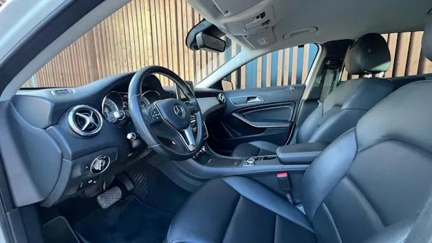 MERCEDES-BENZ GLA 220 CDI URBAN NIGHT 4MATIC 7G-DCT l 170 PS