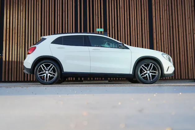 MERCEDES-BENZ GLA 220 CDI URBAN NIGHT 4MATIC 7G-DCT l 170 PS